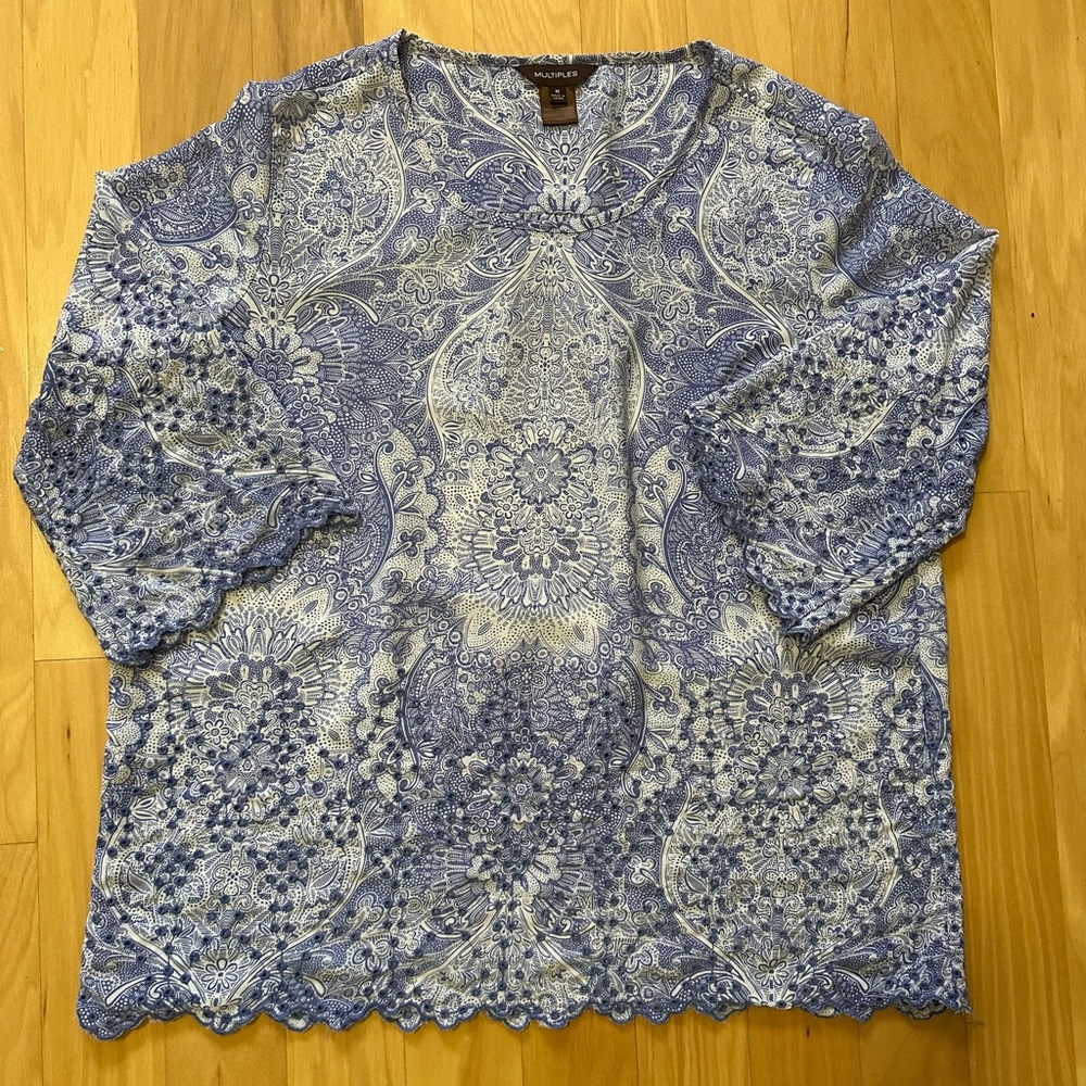 “Multiples” Medium blue and white paisley print w/eyelet border P2P 22" - Picture 6 of 9